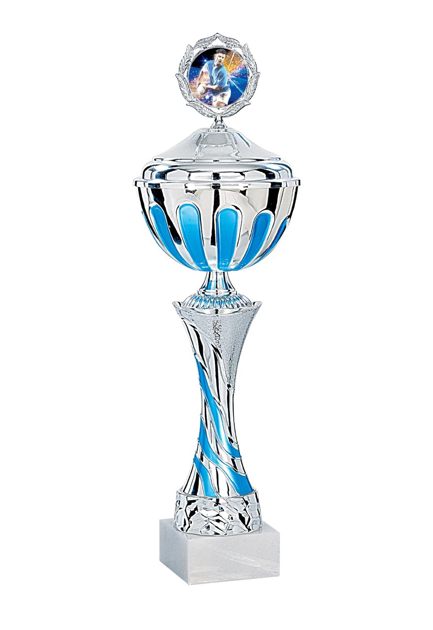 Pokal mit Deckel in Hellblau mit gedrehtem Schaft