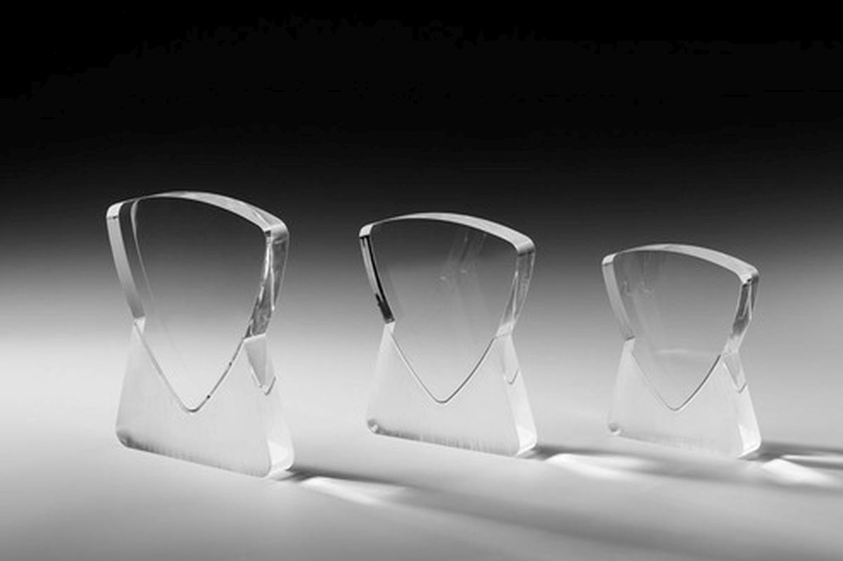 Acryl-Glas Trophäe Trigon - Größe: 203mm