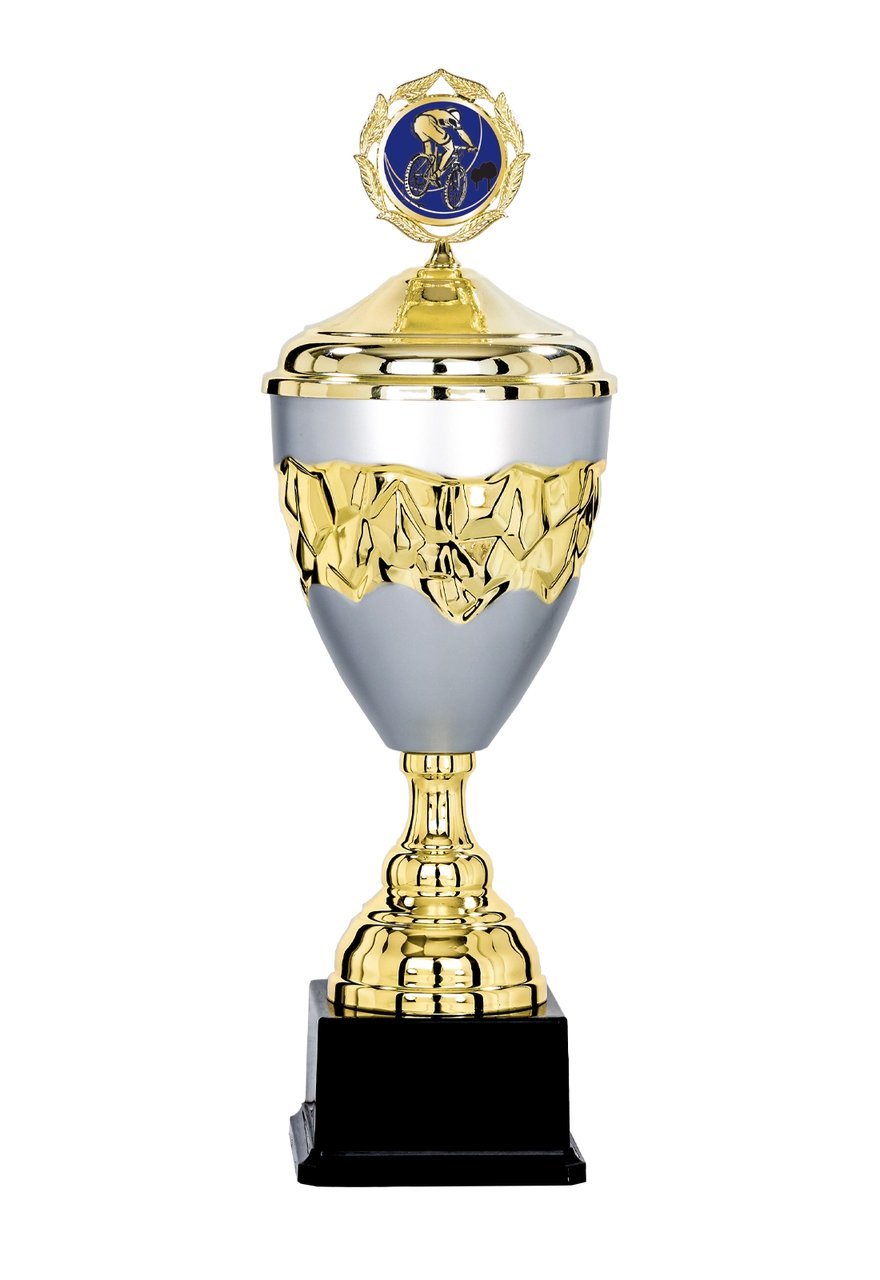 Pokal mit Deckel und goldenem Schulterband