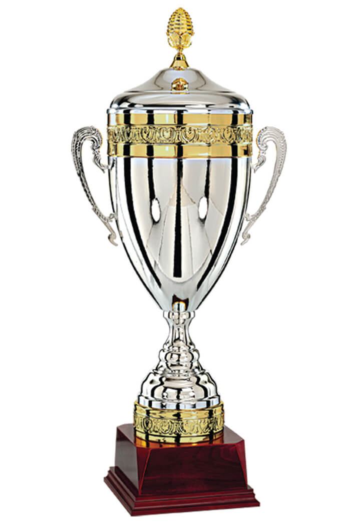 Großer Pokal in Silber mit goldenem Deckel und Bandrelief