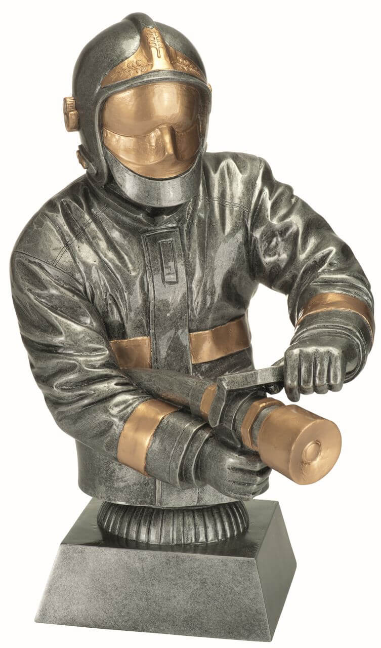 Feuerwehr-Trophäe Feuerwehrmann am Strahlrohr - Höhe: 35 cm